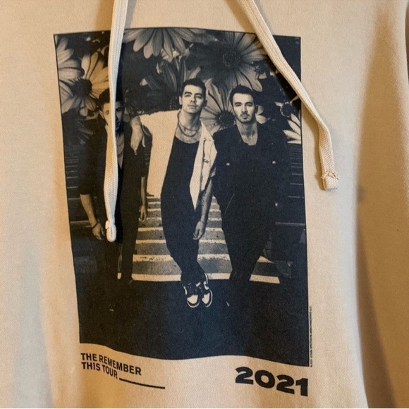 Jonas Brothers Hoodie 2021 Official US Tour Dates Merch Size M - Picture 2 of 4